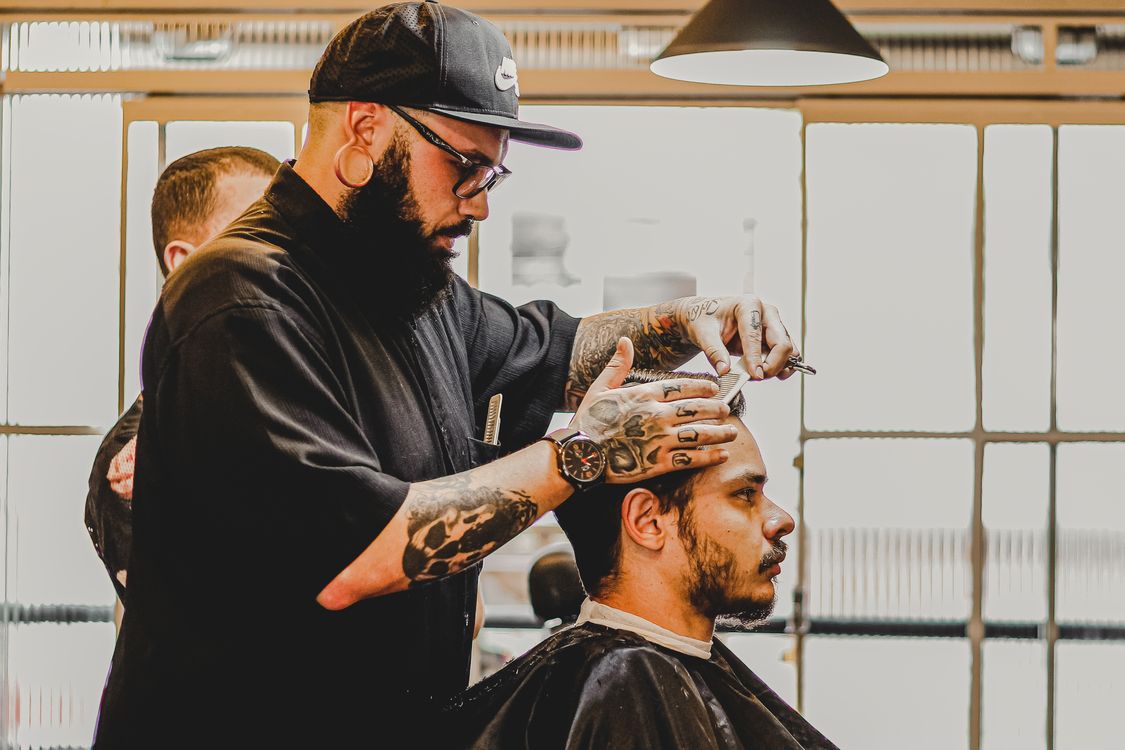 Barbero trabajando